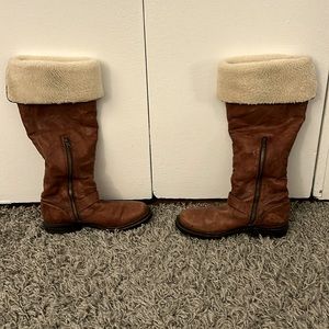 Frye warm-fur lined tall boots in size 9. Fashionable and comfortable